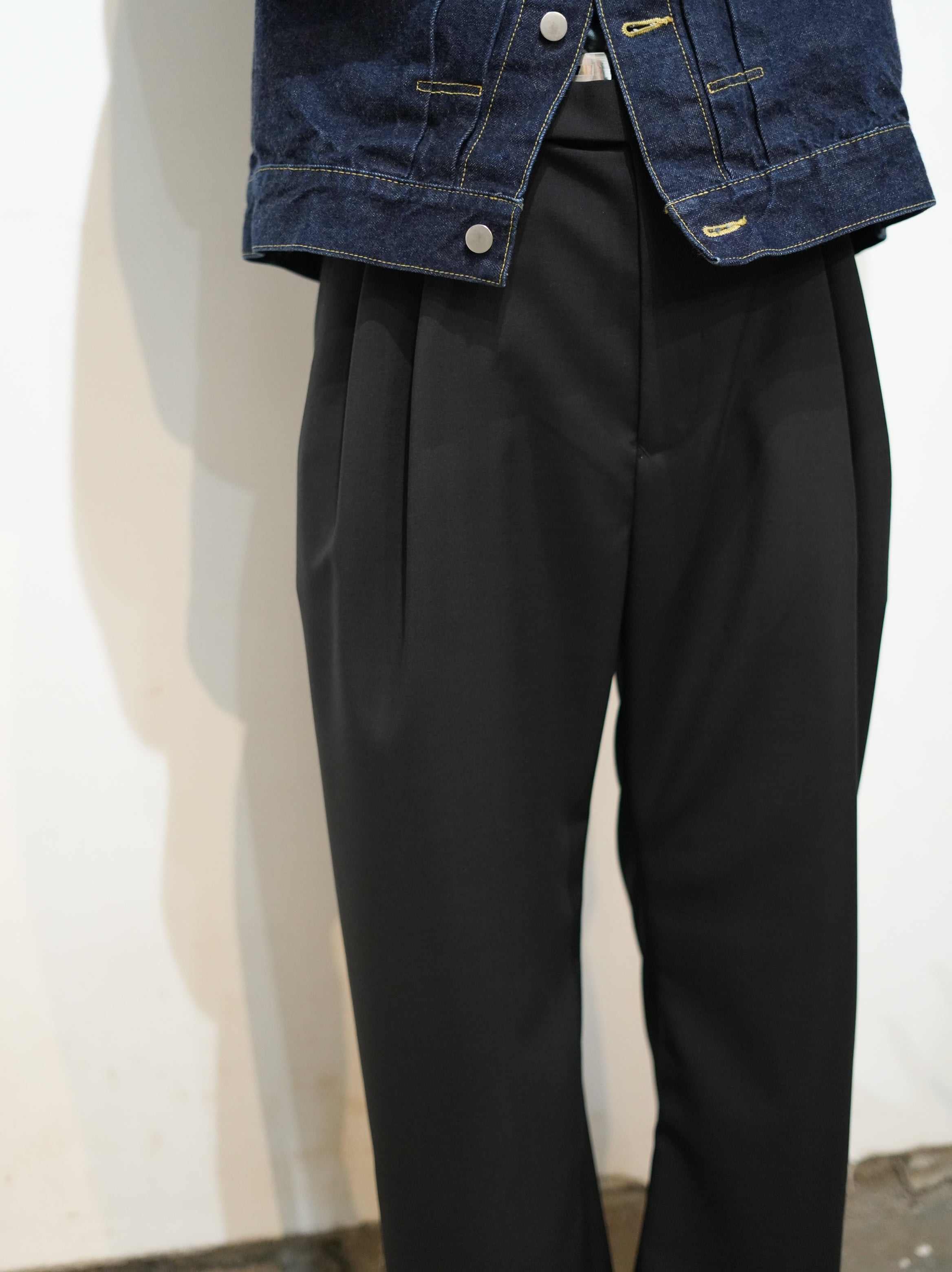 mando (マンド) wool mohair 2-tuck semi-wide pants