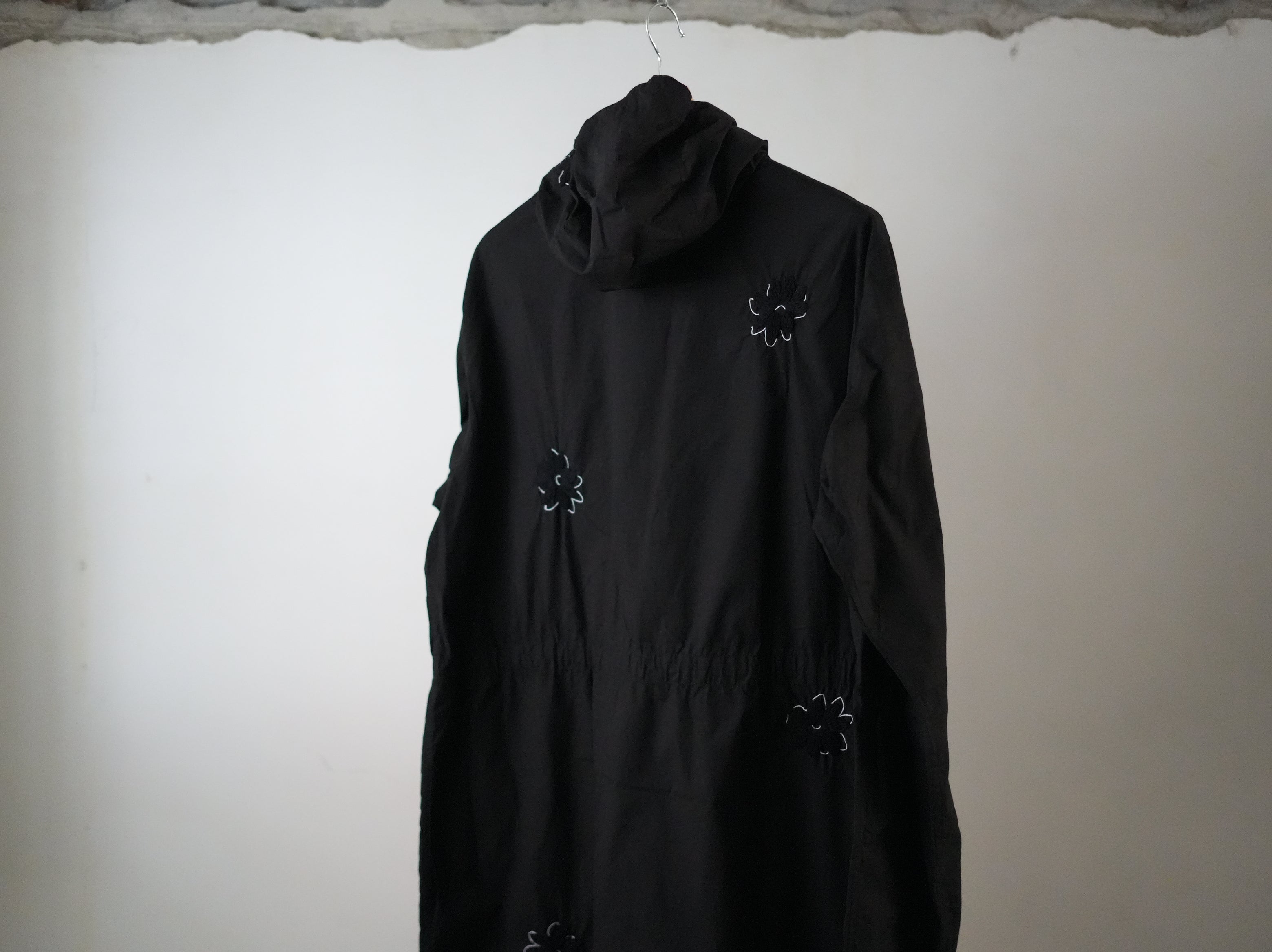 NOMA RHYTHM TEXTILE (ノーマ) / FLOWER EMBROIDERY HOODED COAT black