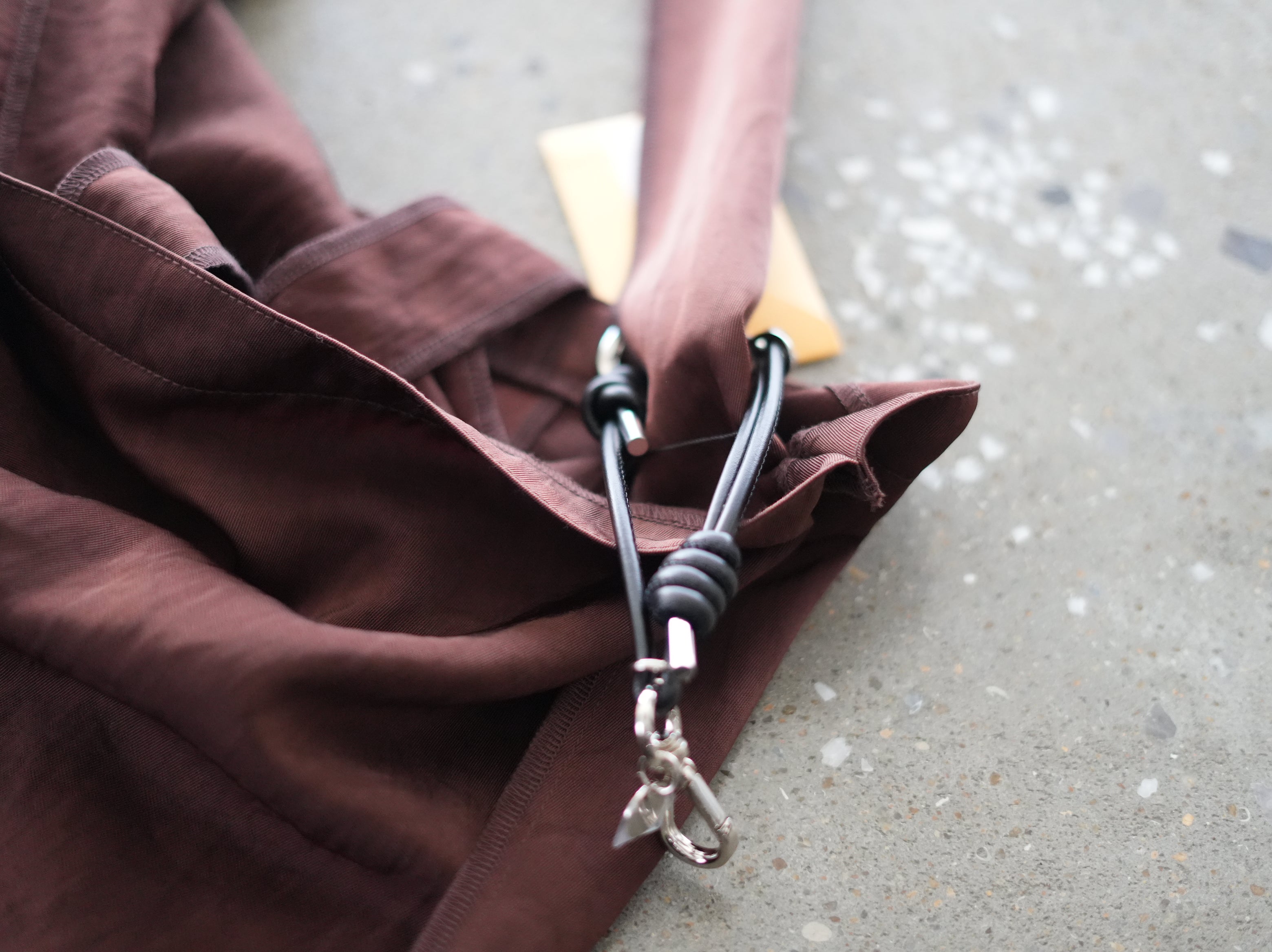 ITTI (イッチ) / CRISTY KNOT CODE CHARM Blk RAPTO JP レザーコードチャーム