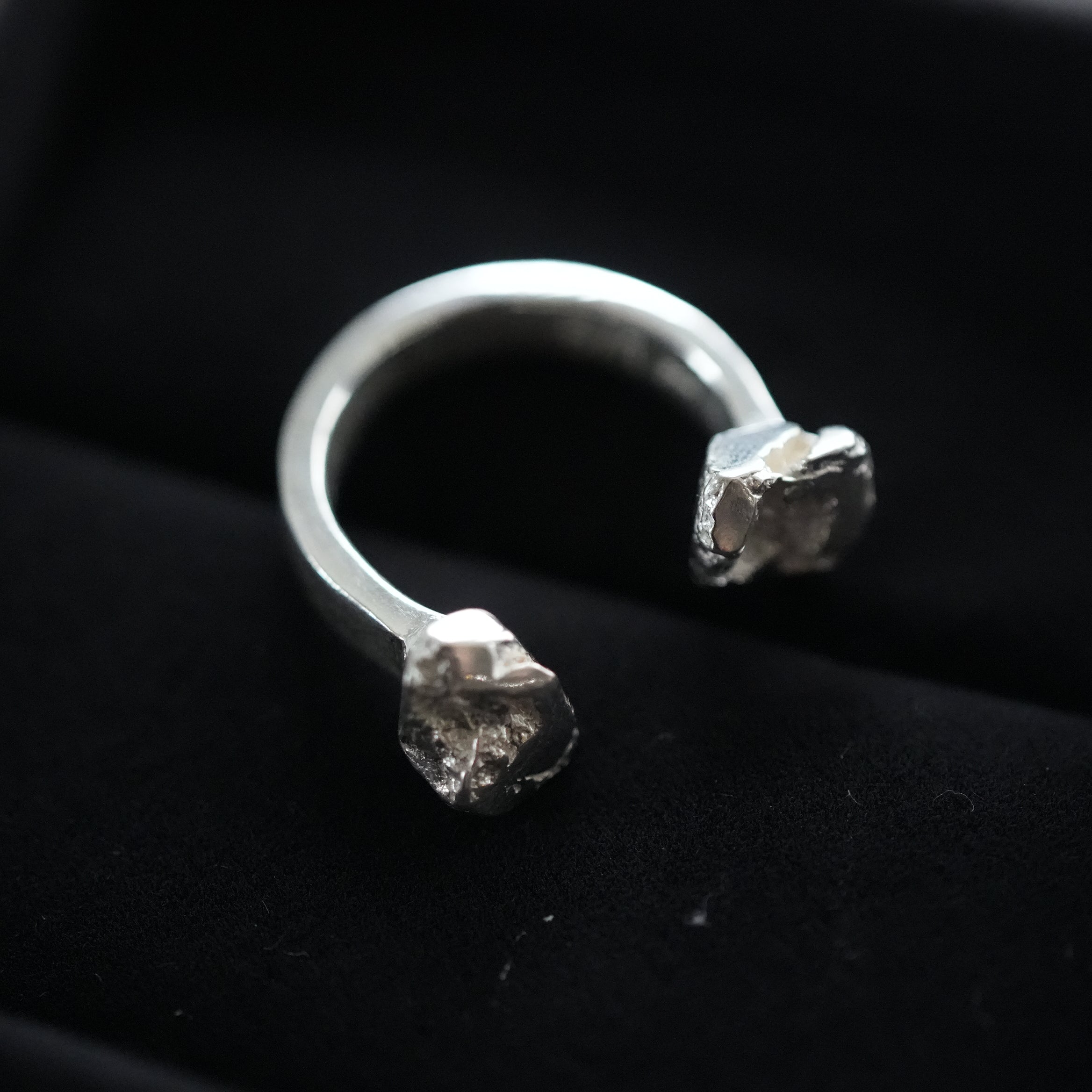KULTUR 5 / Two Stone Rung