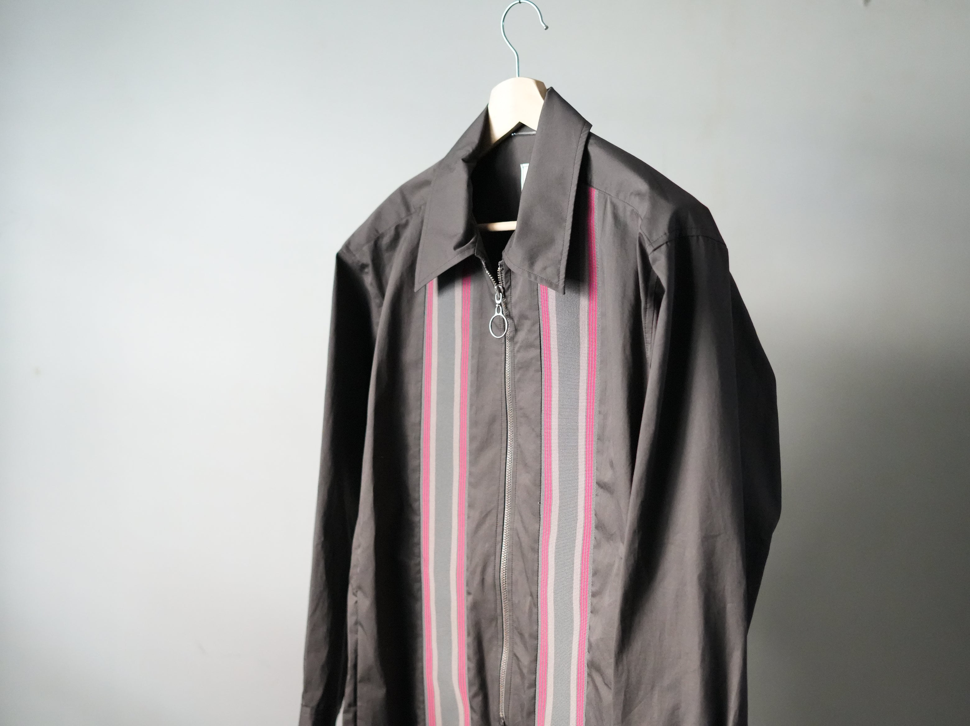 mando (マンド) / Front Zip Rib Panel Shirt