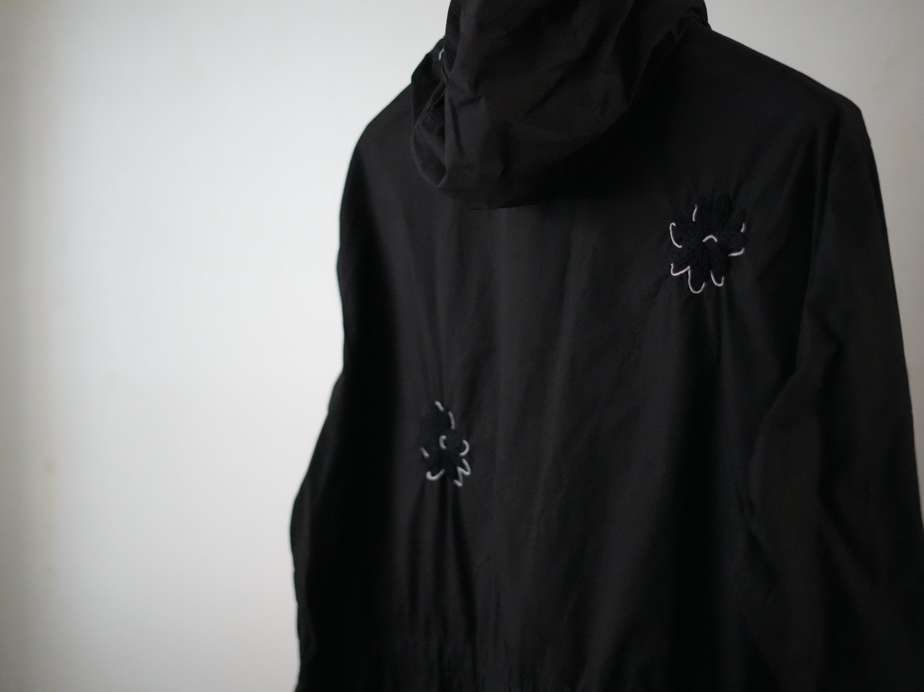NOMA RHYTHM TEXTILE (ノーマ) / FLOWER EMBROIDERY HOODED COAT black