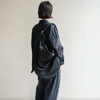 ITTI (イッチ) / ANNIE PUFFER BIG MOON SHOULDER BAG CERATO BRIGHT BLACK