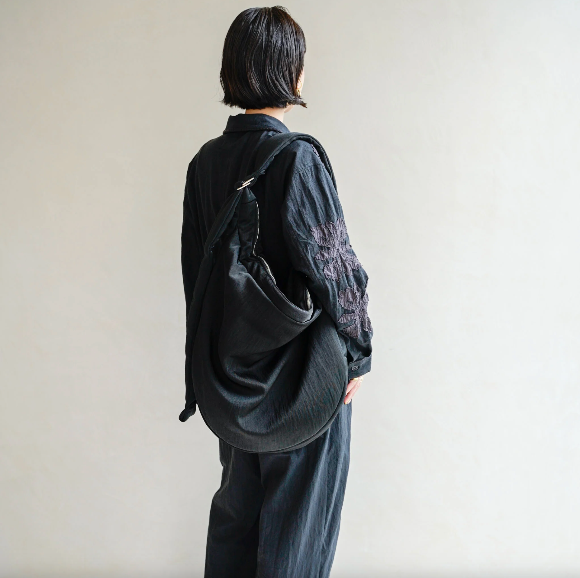 ITTI (イッチ) / ANNIE PUFFER BIG MOON SHOULDER BAG CERATO BRIGHT BLACK