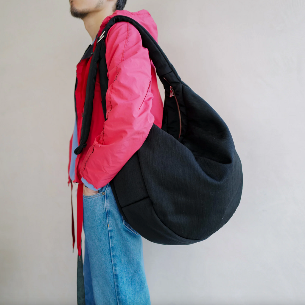 ITTI (イッチ) / ANNIE PUFFER BIG MOON SHOULDER BAG CERATO BRIGHT BLACK