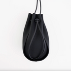 ITTI (イッチ) / HERRIE KINCHAKU POUCH - GPM / DIPLO SKY - BLK