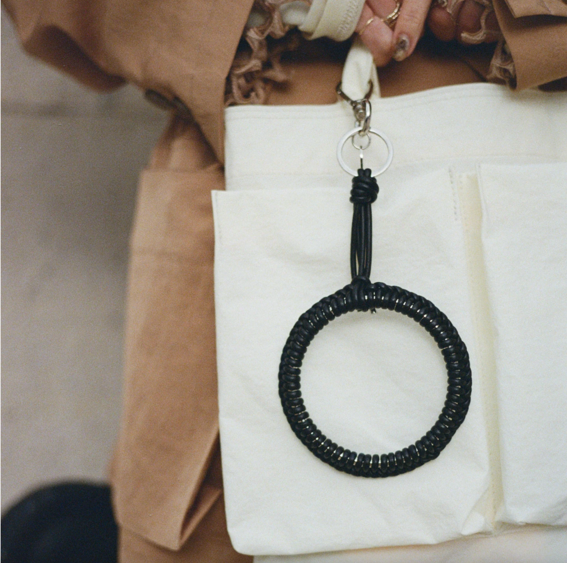 ITTI (イッチ) / CRISTY KNOT WRIST CIRCLE CHARM RAPTO JP Black