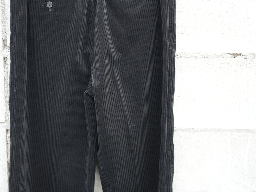 BISOWN ( ビソウン ) / MIXED-WALE CORDUROY NOTUCK SLACKS BLACK