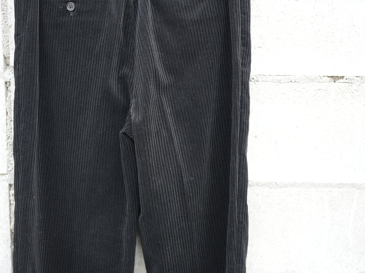 BISOWN ( ビソウン ) / MIXED-WALE CORDUROY NOTUCK SLACKS BLACK
