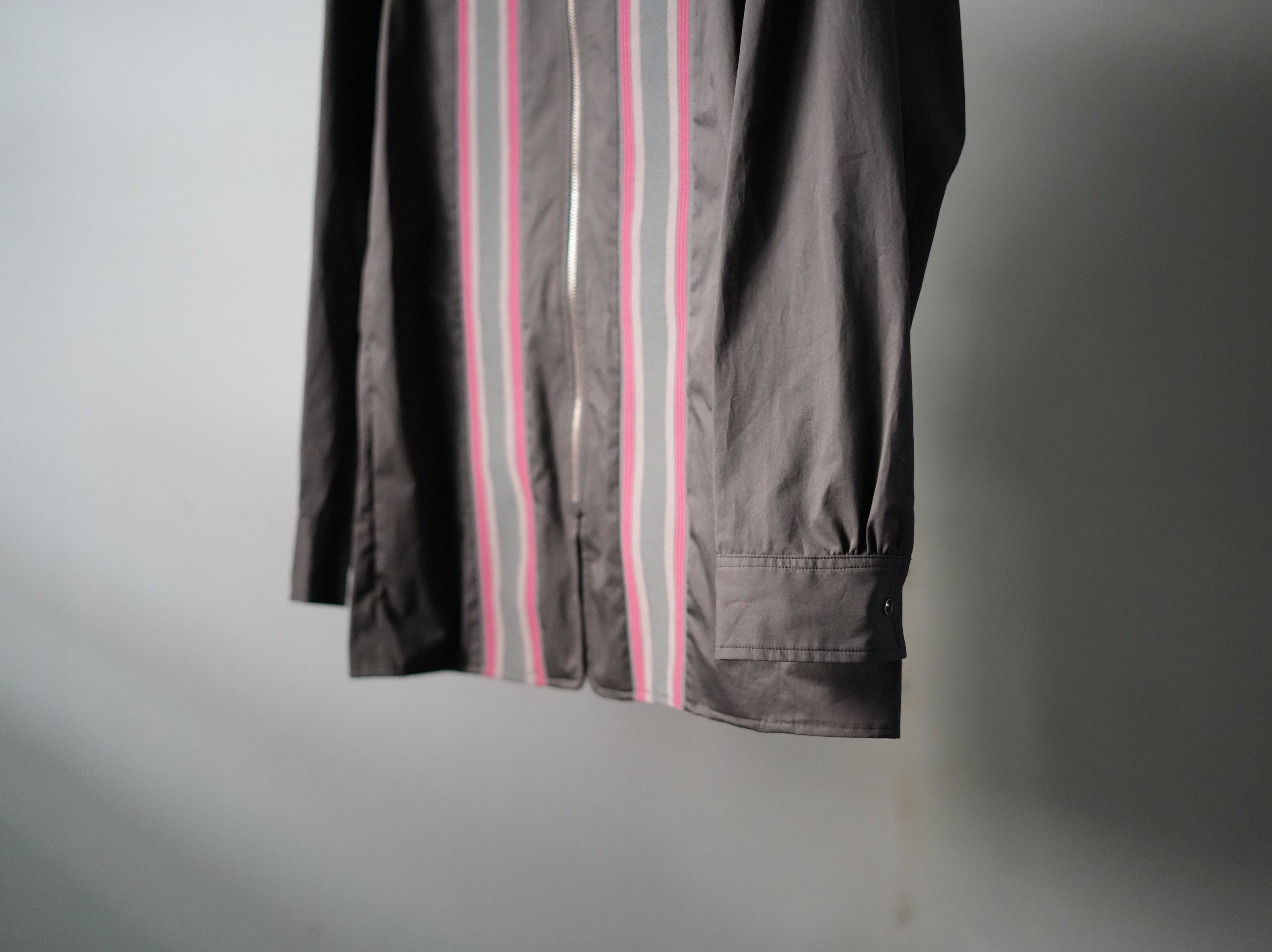 mando (マンド) / Front Zip Rib Panel Shirt