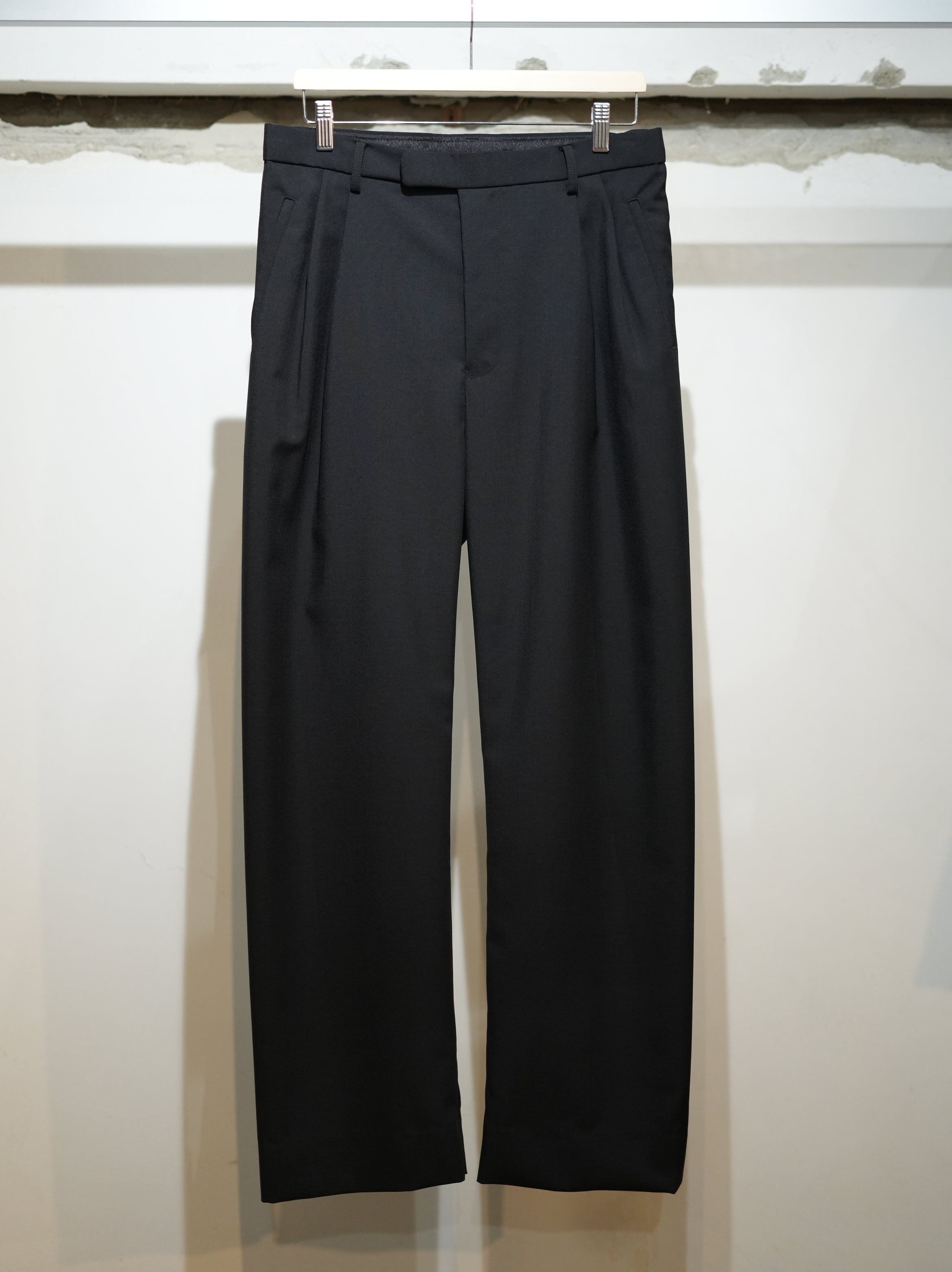 mando (マンド) wool mohair 2-tuck semi-wide pants