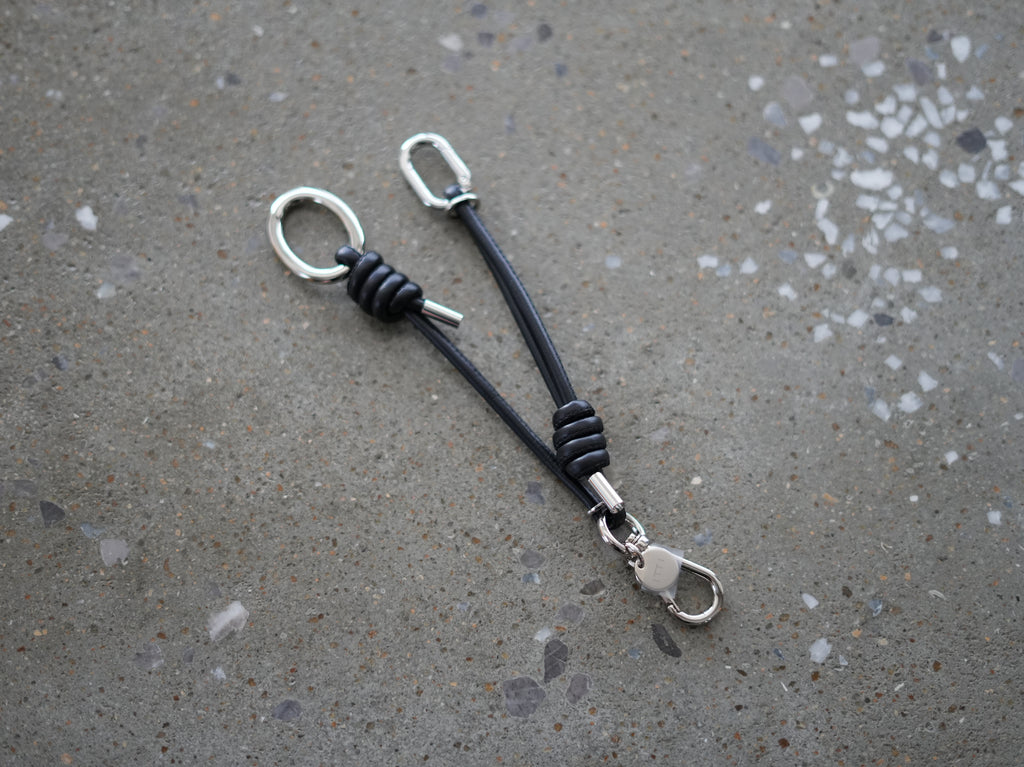 ITTI (イッチ) / CRISTY KNOT CODE CHARM Blk RAPTO JP レザーコードチャーム