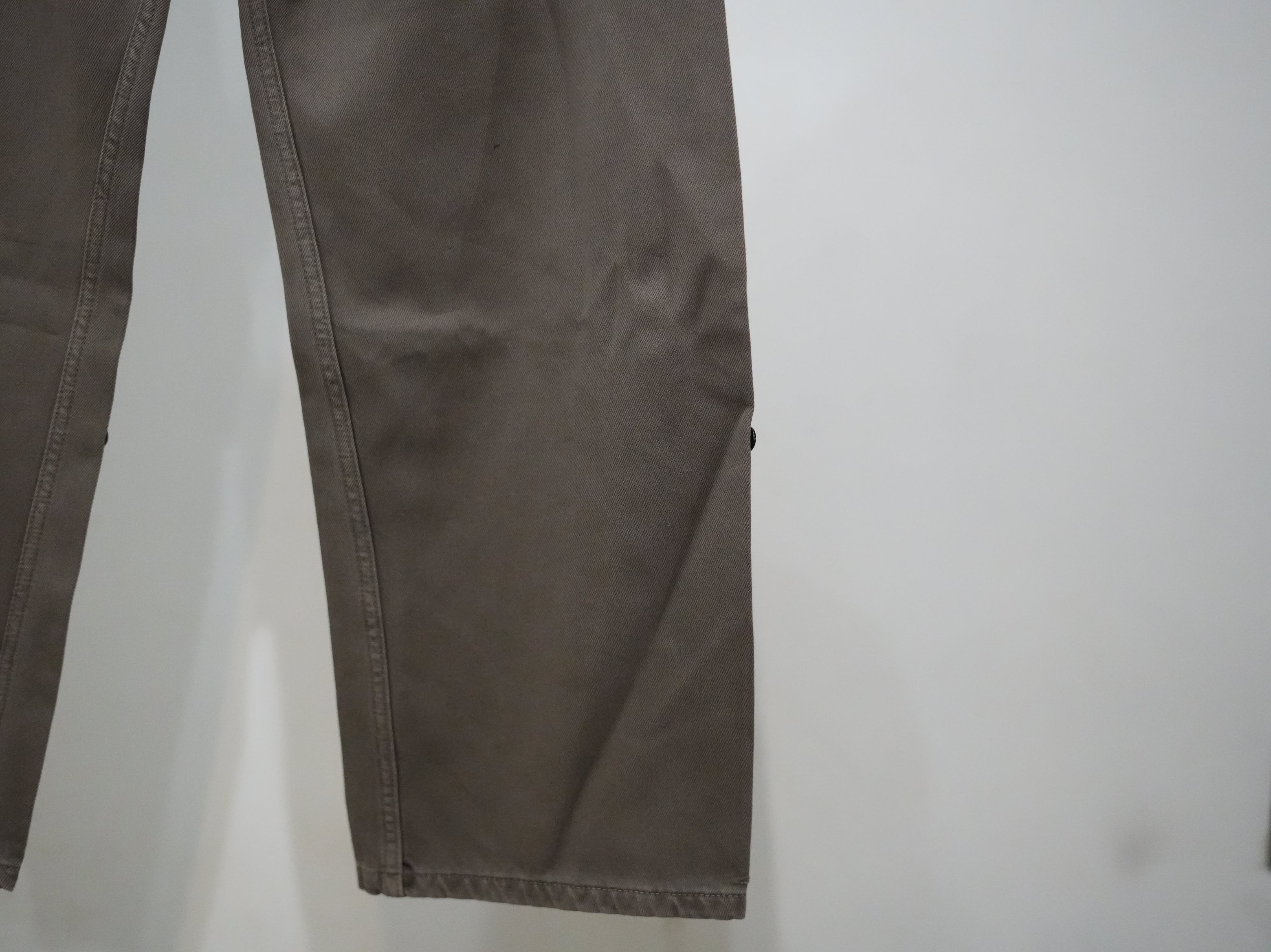 Observe (オブサーブ) / Twisted cambia denim pants Taupe