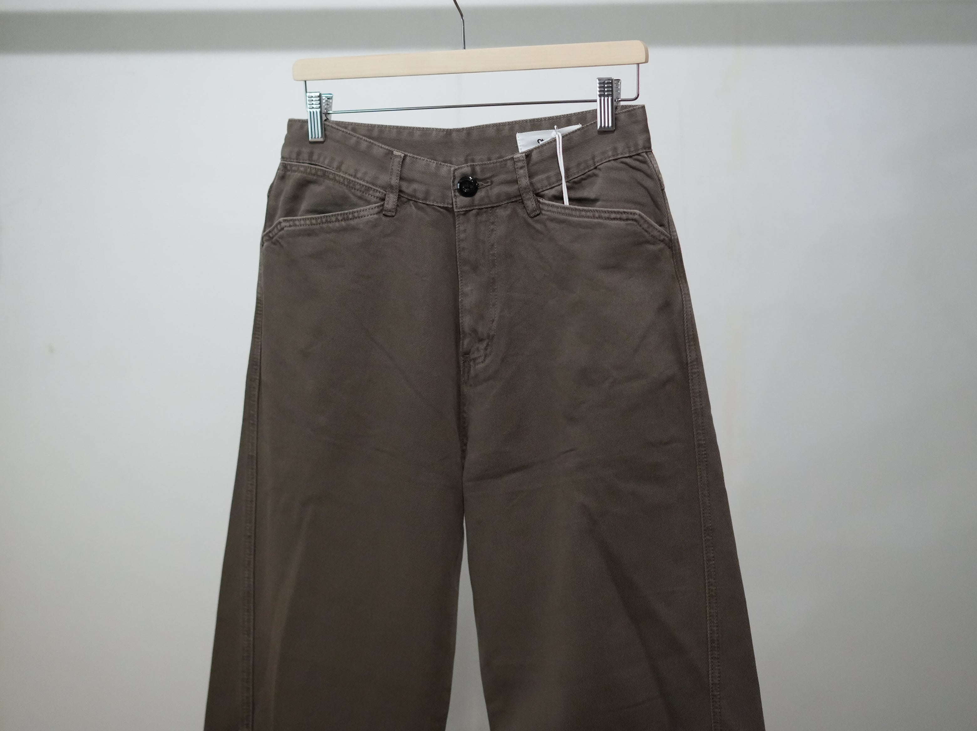 Observe (オブサーブ) / Twisted cambia denim pants Taupe