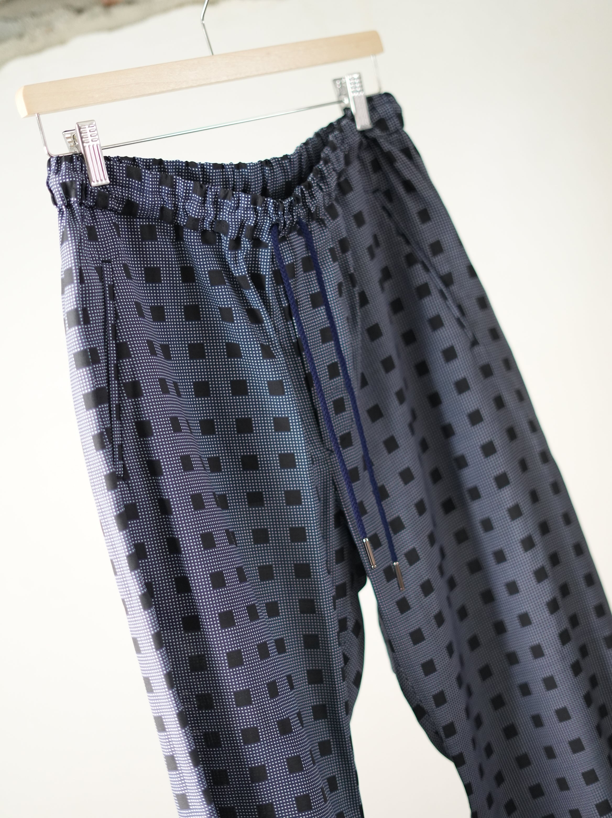 mando (マンド) / Square Dot Print Easy Pants
