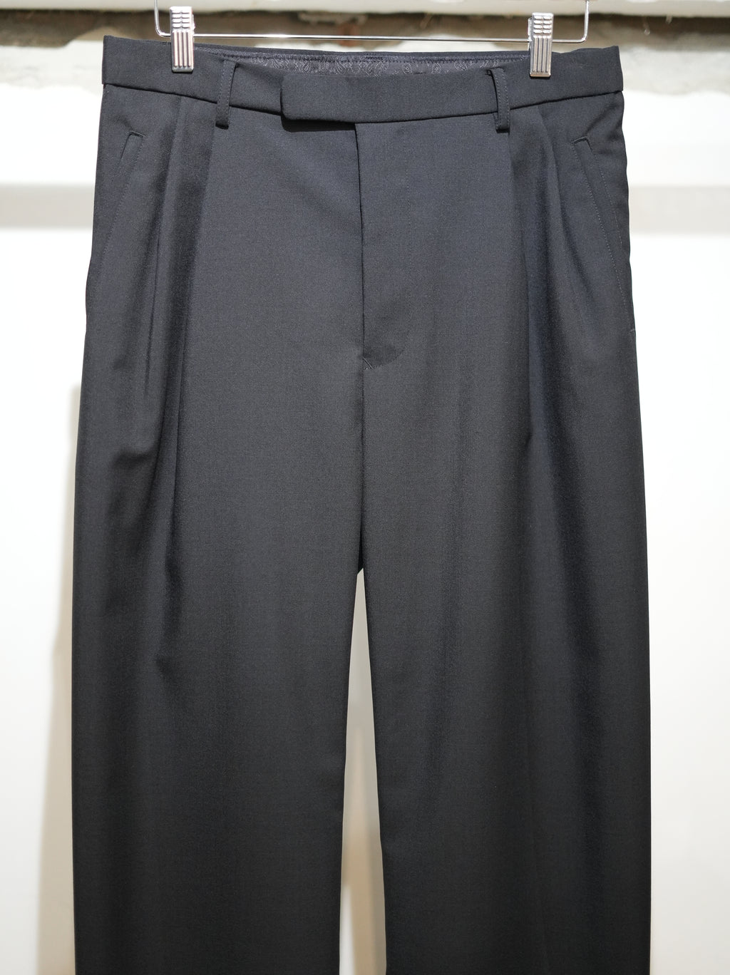 mando (マンド) wool mohair 2-tuck semi-wide pants