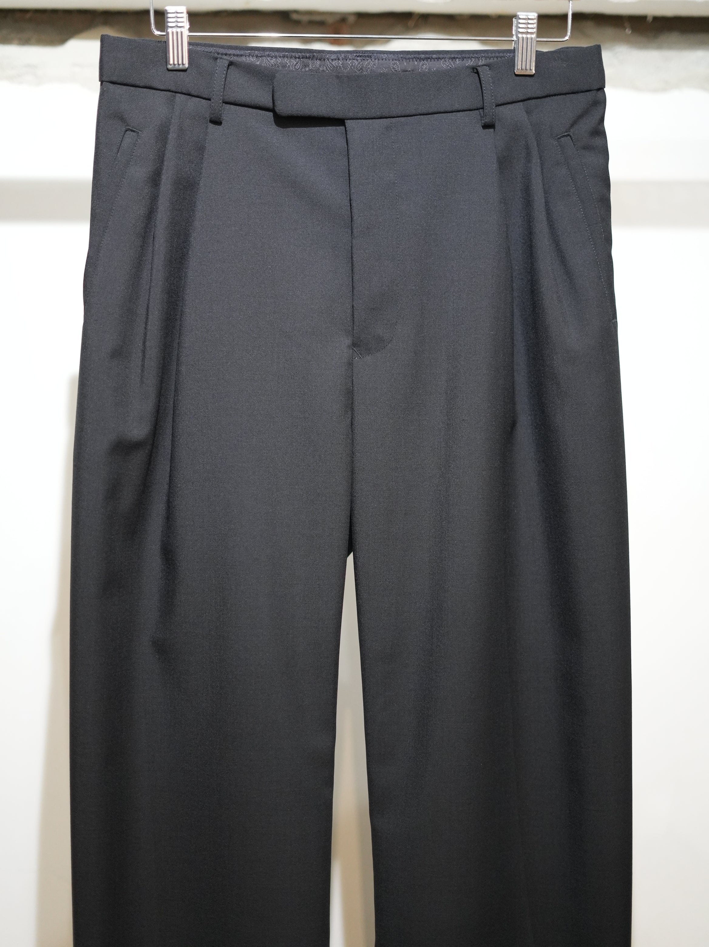 mando (マンド) wool mohair 2-tuck semi-wide pants