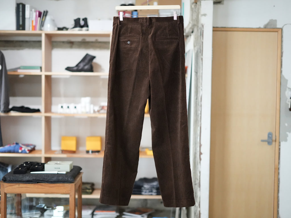 BISOWN ( ビソウン ) / MIXED-WALE CORDUROY NOTUCK SLACKS BROWN