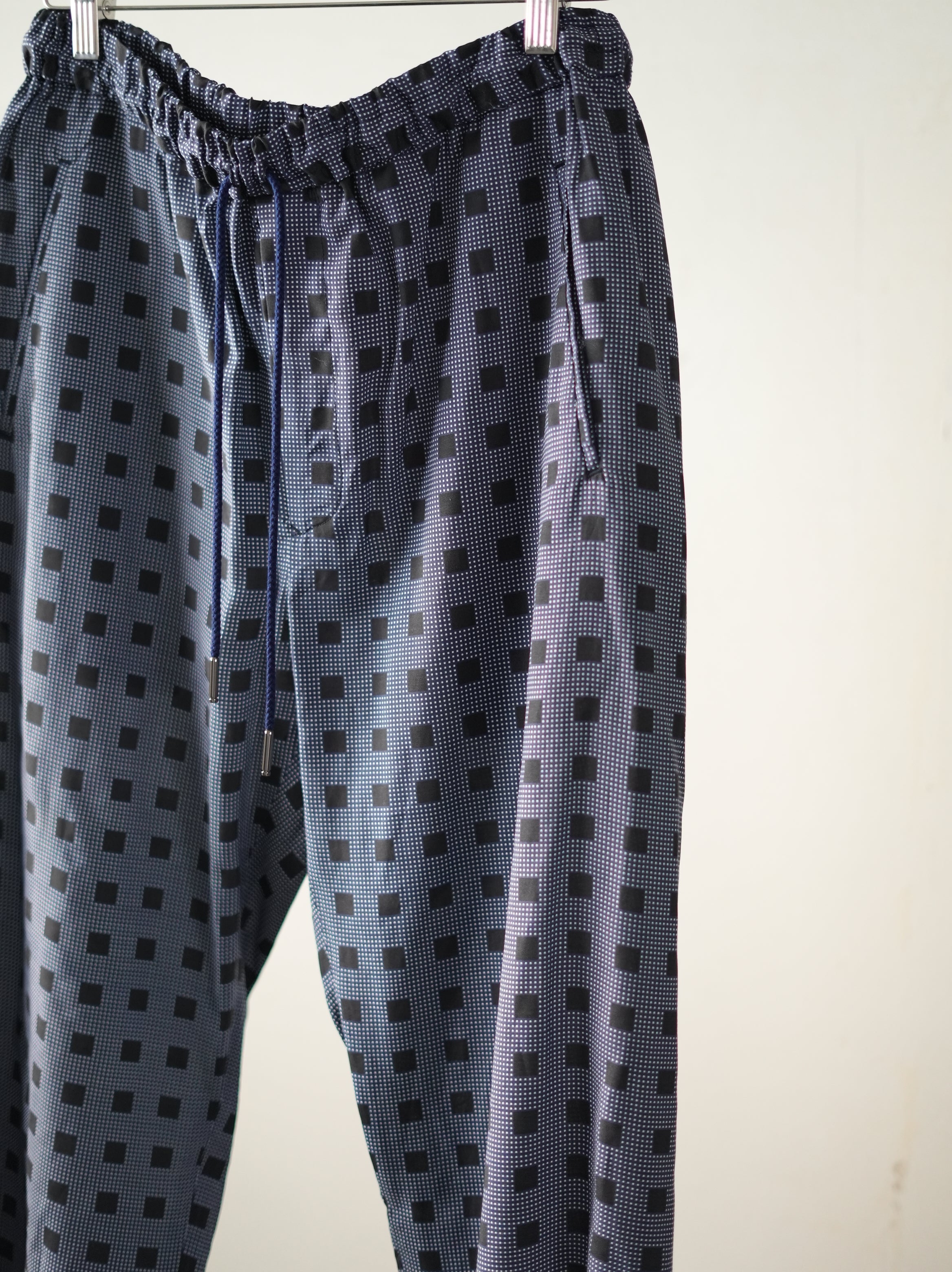 mando (マンド) / Square Dot Print Easy Pants