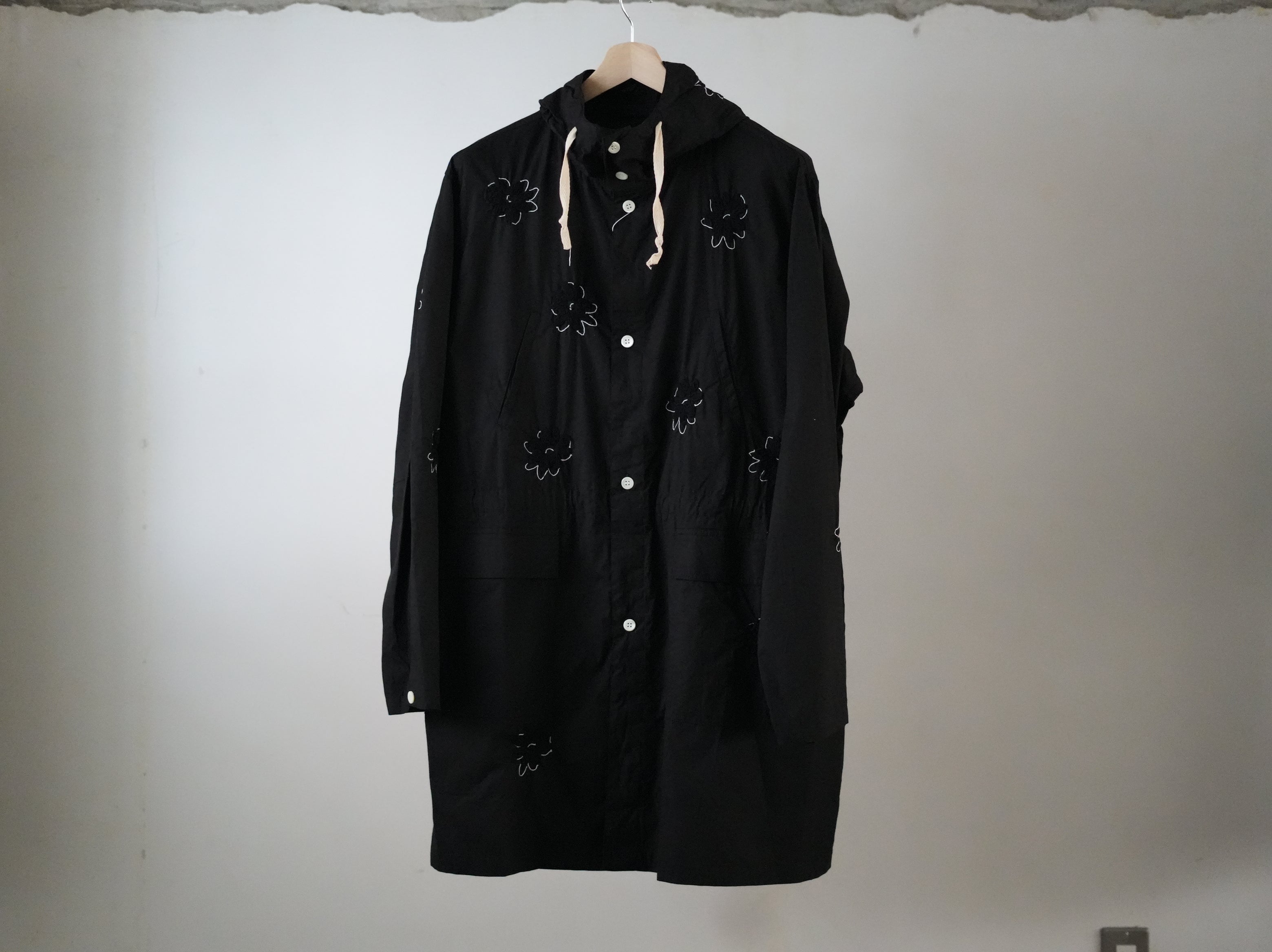 NOMA RHYTHM TEXTILE (ノーマ) / FLOWER EMBROIDERY HOODED COAT black