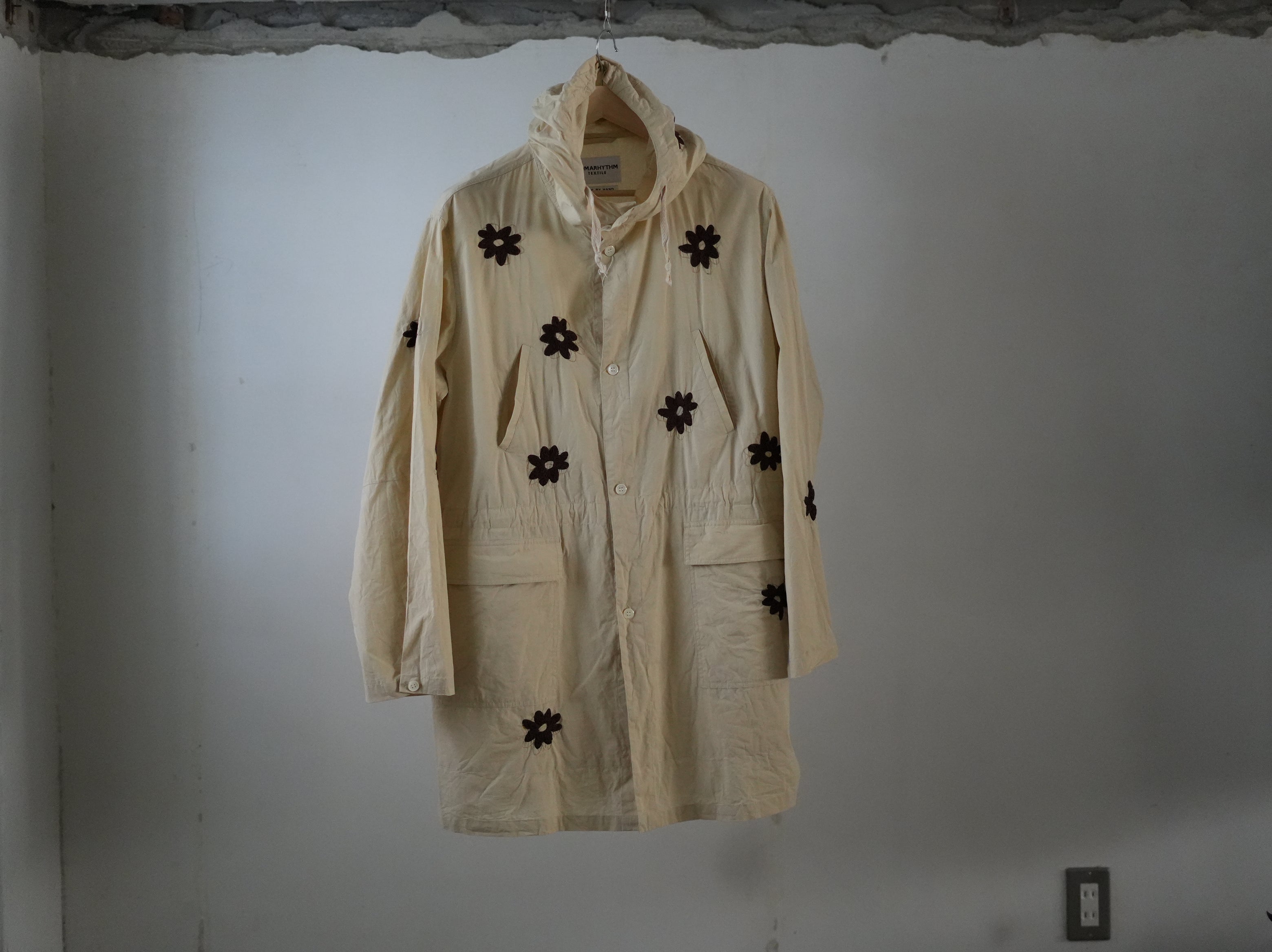 NOMA RHYTHM TEXTILE (ノーマ) / FLOWER EMBROIDERY HOODED COAT Beige