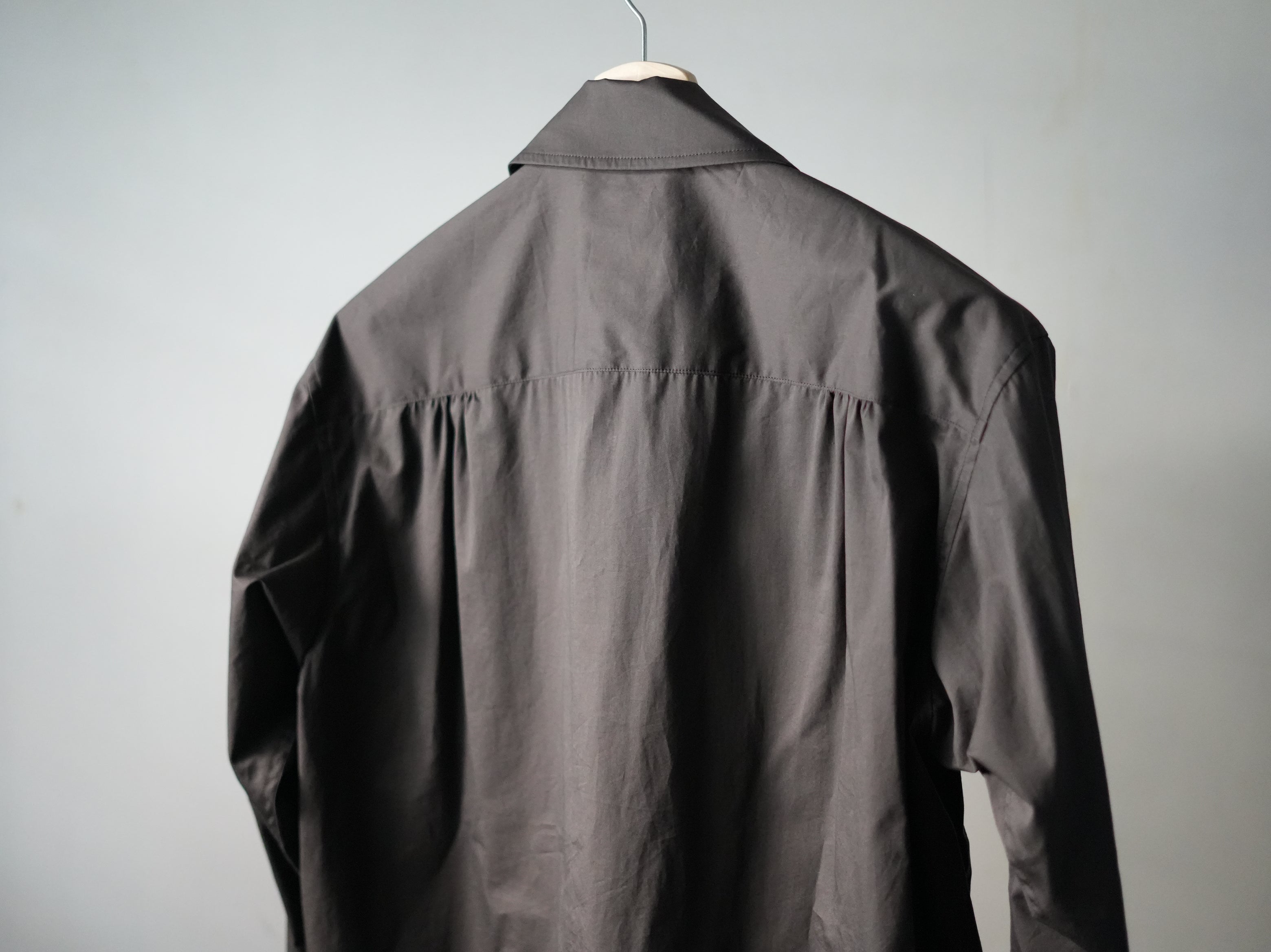 mando (マンド) / Front Zip Rib Panel Shirt