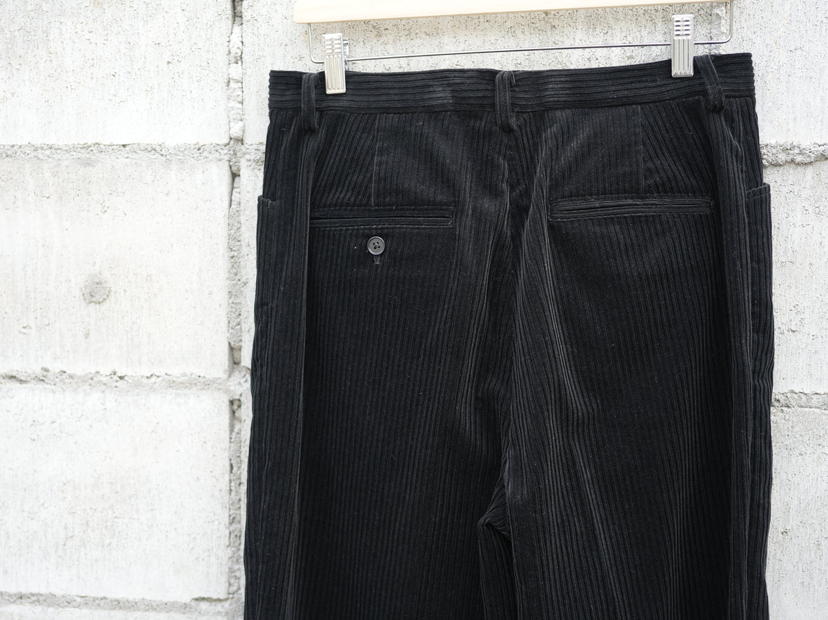 BISOWN ( ビソウン ) / MIXED-WALE CORDUROY NOTUCK SLACKS BLACK