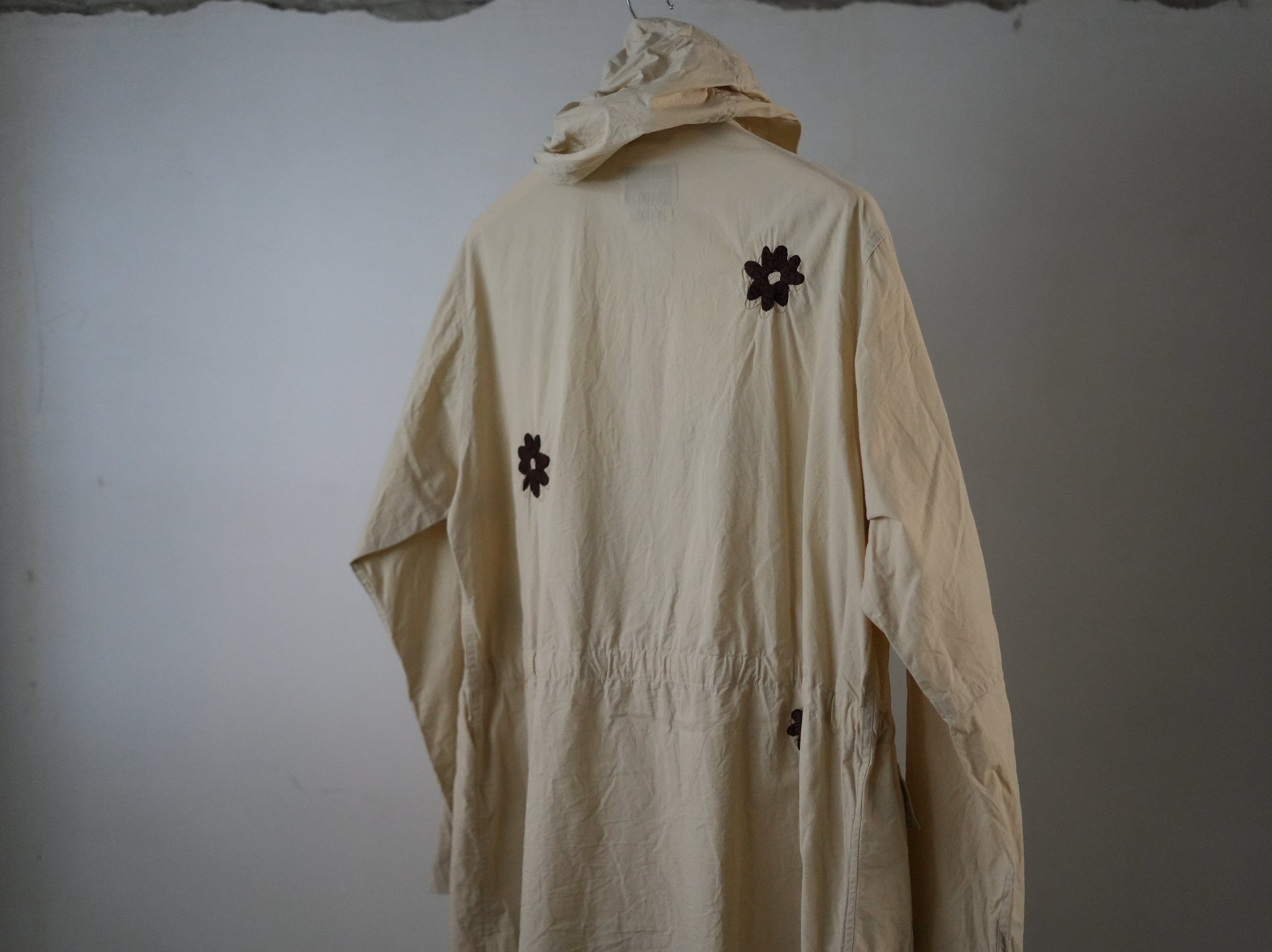 NOMA RHYTHM TEXTILE (ノーマ) / FLOWER EMBROIDERY HOODED COAT Beige