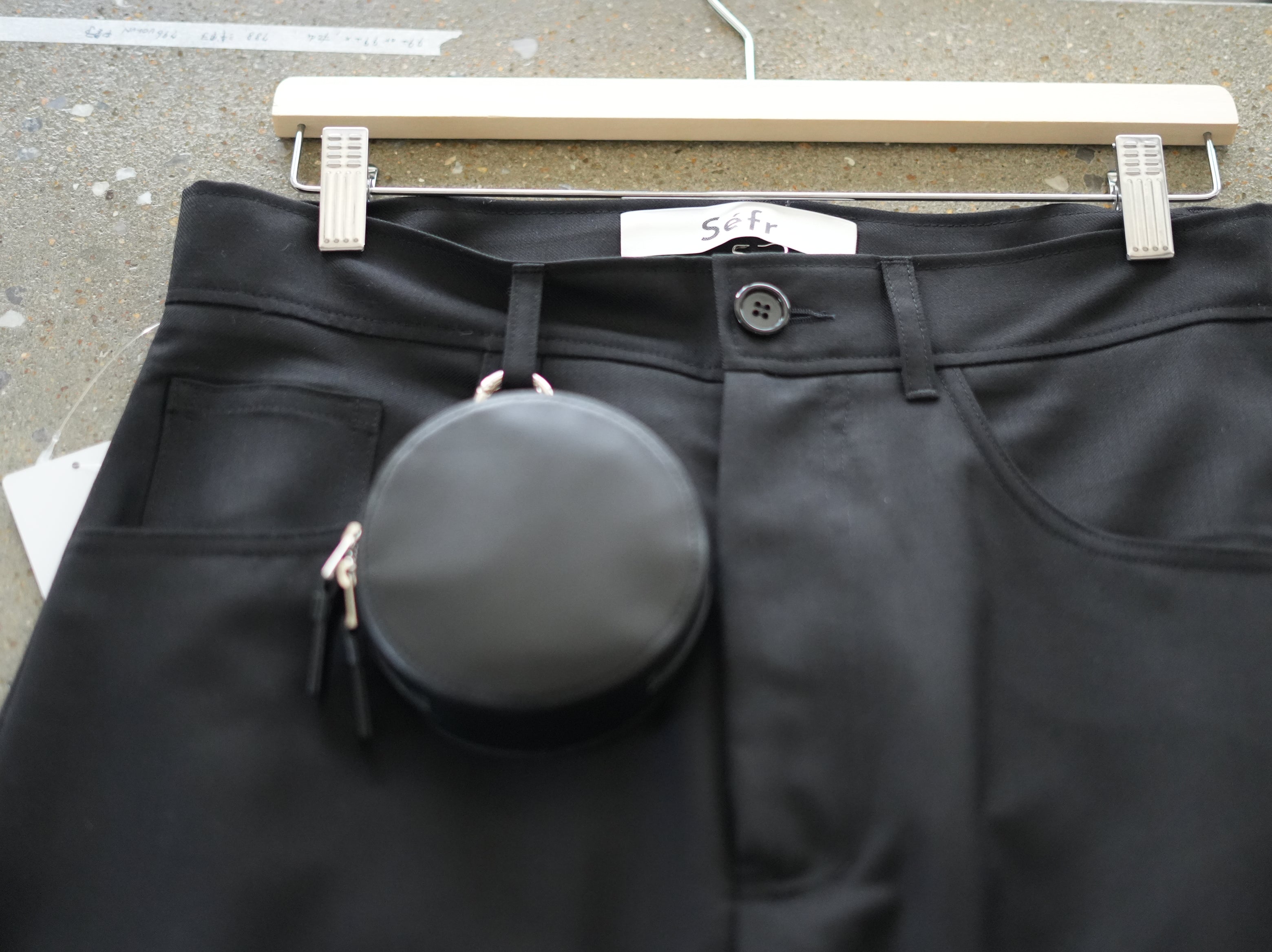 ITTI (イッチ) / CIRCLE MINI BAG – RAPTO FLEX Black レザーミニバッグ