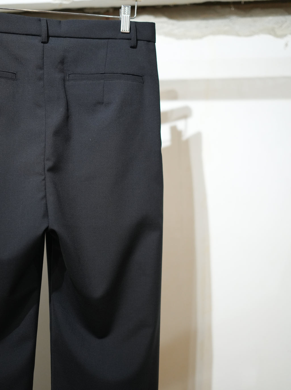 mando (マンド) wool mohair 2-tuck semi-wide pants