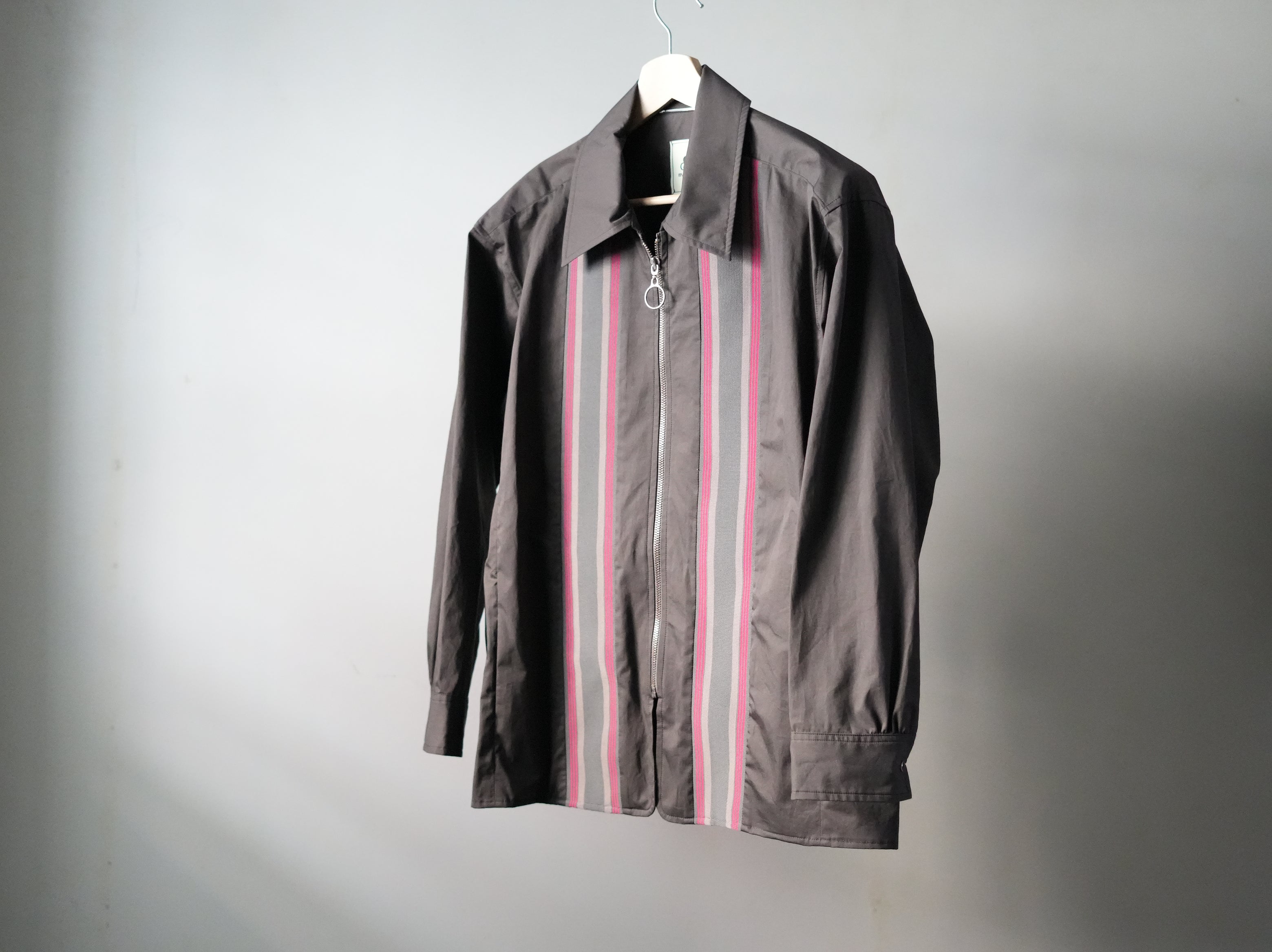 mando (マンド) / Front Zip Rib Panel Shirt