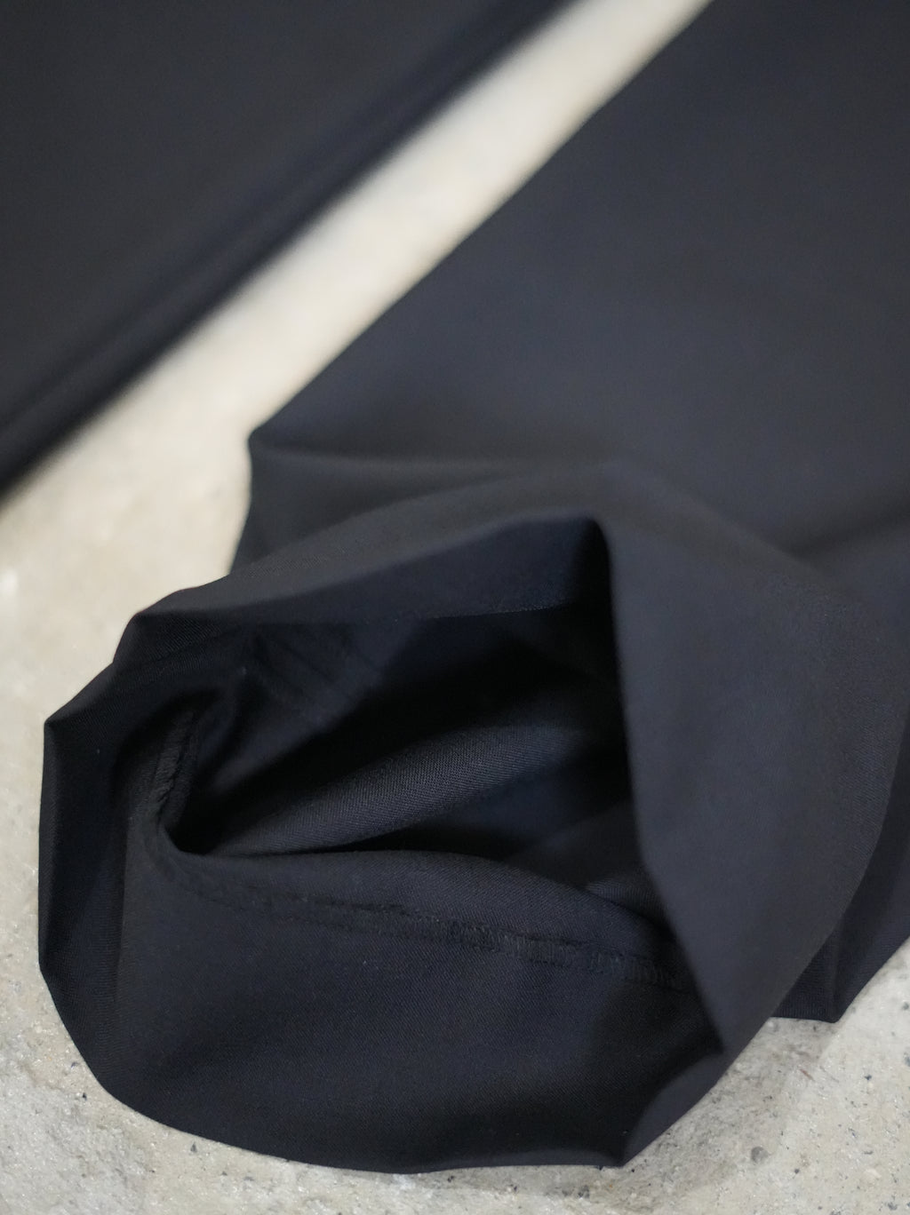 mando (マンド) wool mohair 2-tuck semi-wide pants