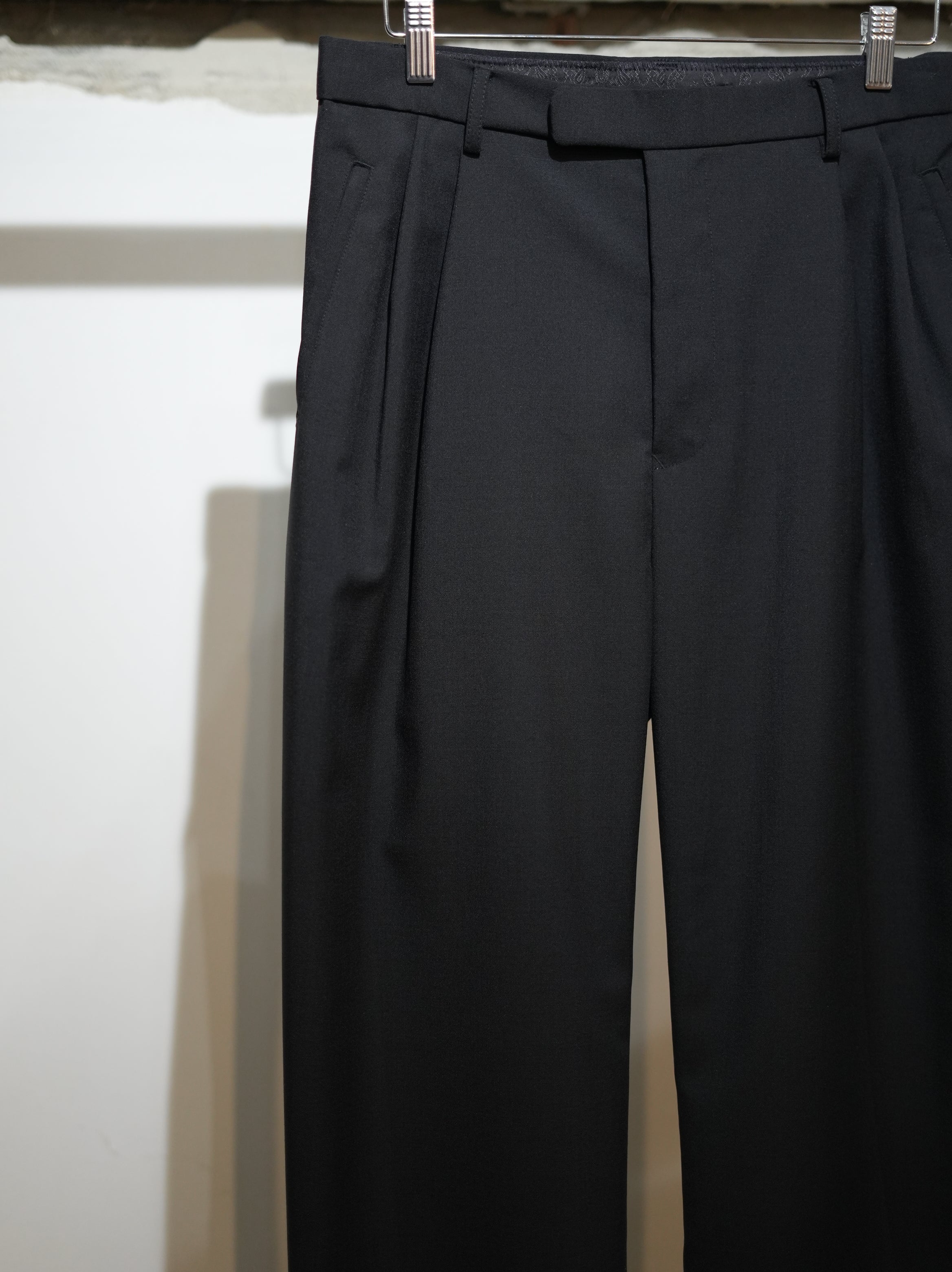 mando (マンド) wool mohair 2-tuck semi-wide pants