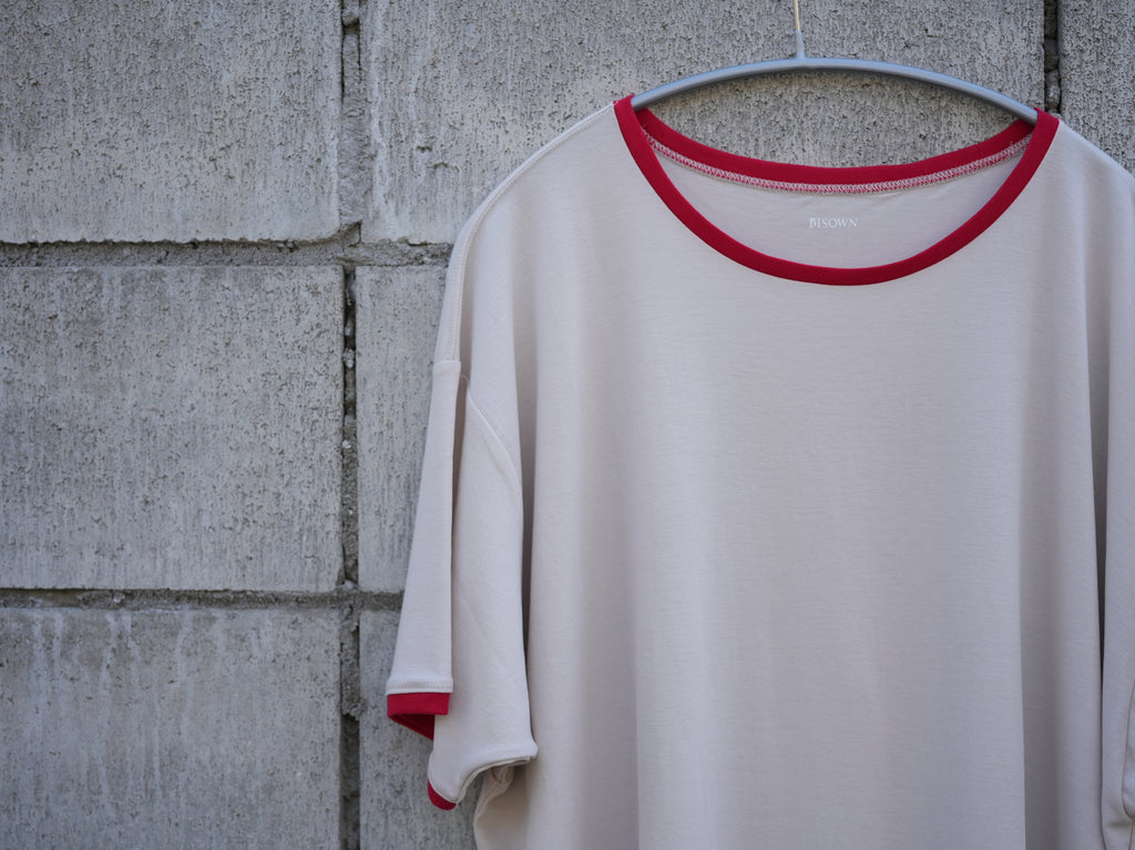 BISOWN (ビソウン) / PIMA MOKLODI RINGER TEE STONE × RED