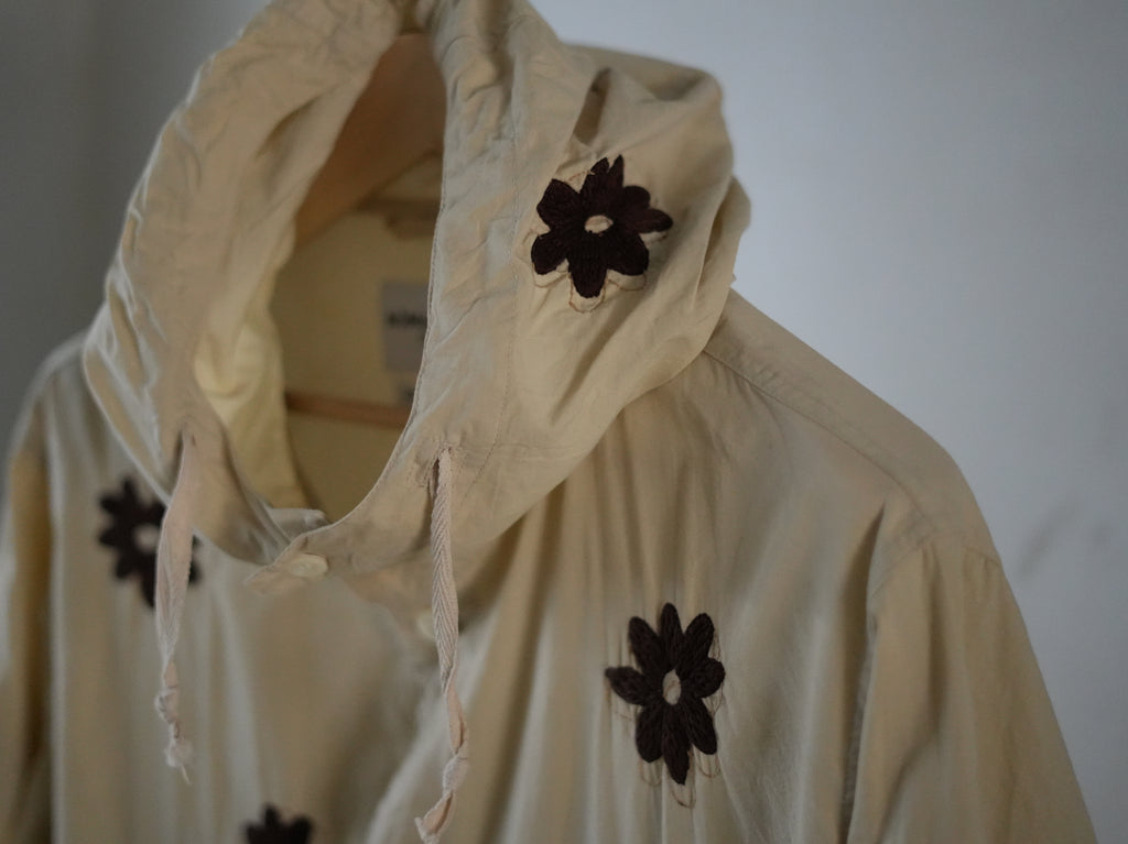 NOMA RHYTHM TEXTILE (ノーマ) / FLOWER EMBROIDERY HOODED COAT Beige
