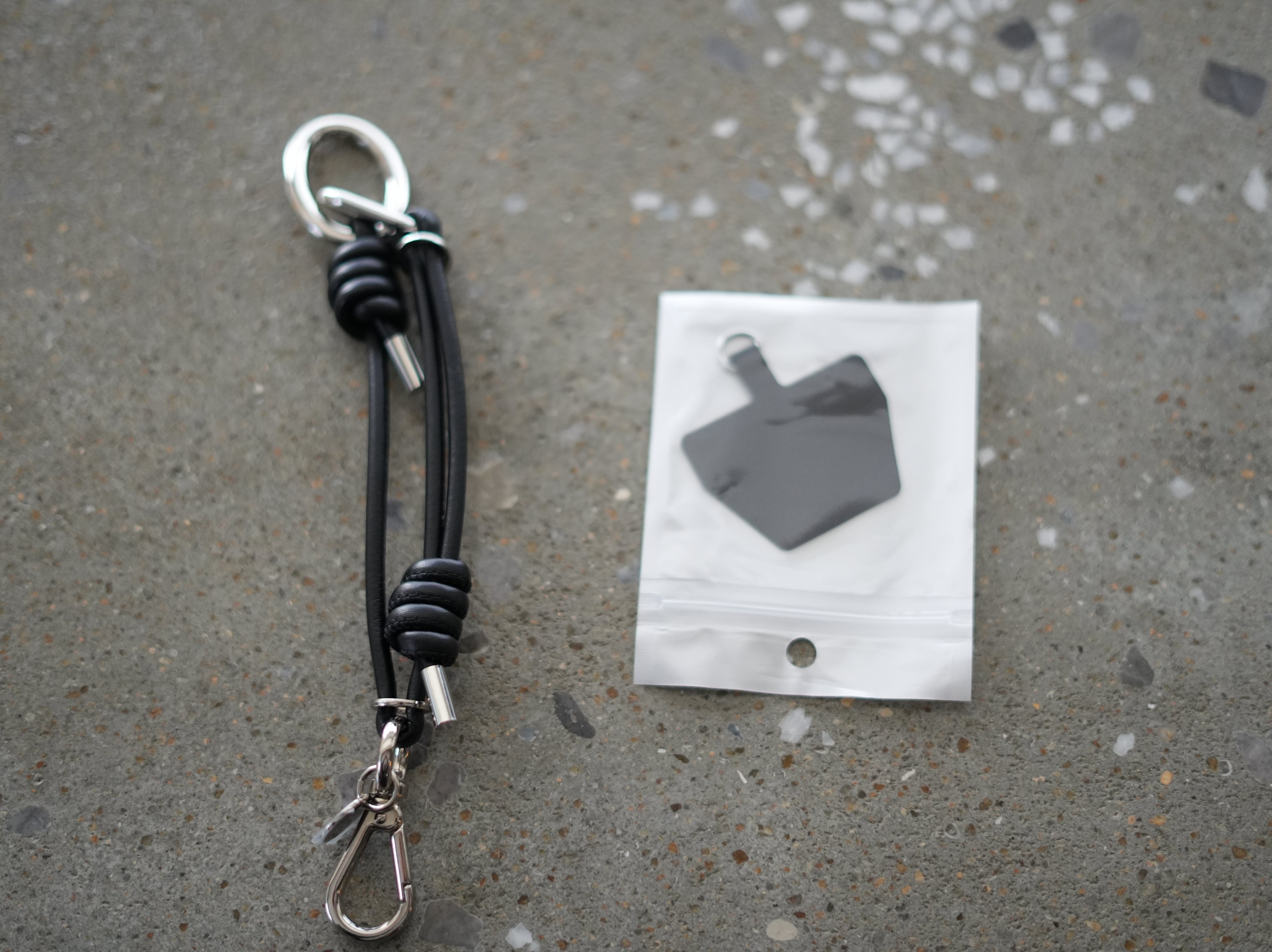 ITTI (イッチ) / CRISTY KNOT CODE CHARM Blk RAPTO JP レザーコードチャーム